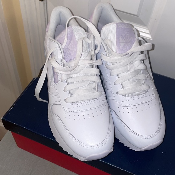 Reebok - Picture 2 of 5